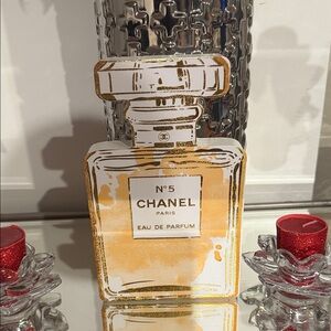 CHANEL No. 5 Eau de Parfum Gold Display